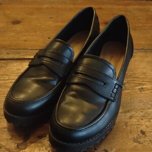 Time and Tru Women's loafers  Black Slip-On Shoes 10 Lug Sole